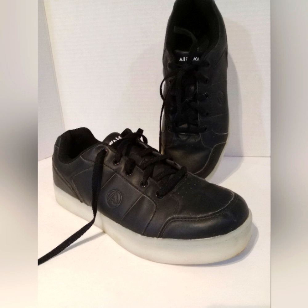 AIRWALK Light Up Sneakers Black sz.‎ 4.5 Youth